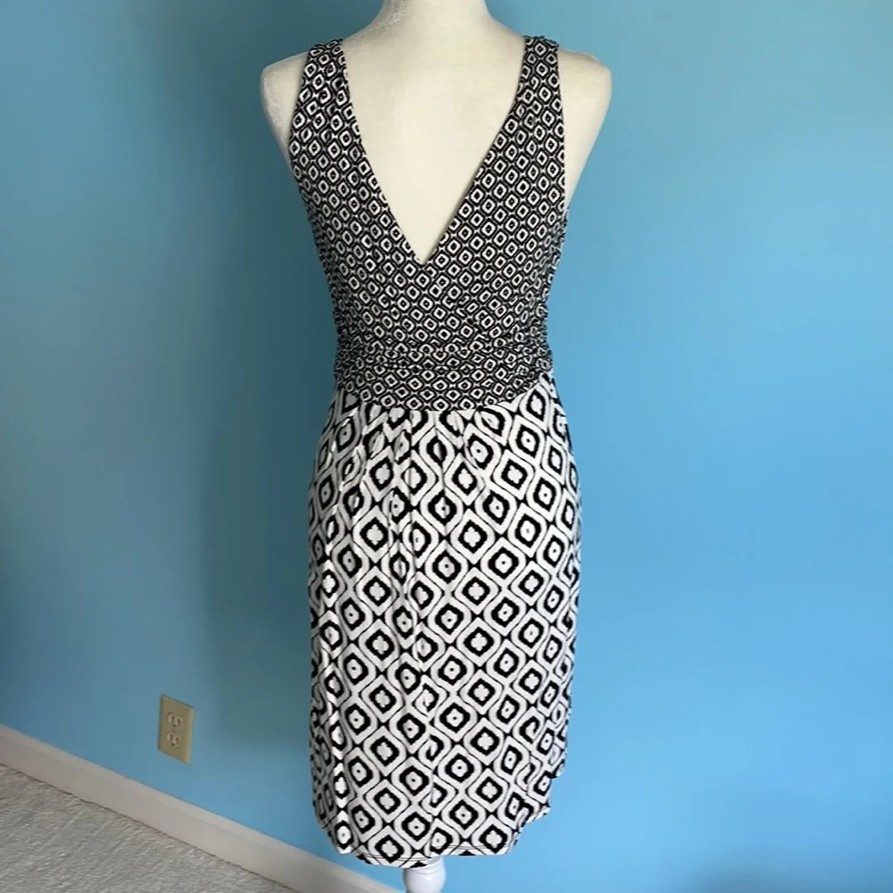 Ann Taylor Black & White Dress Size Small - Picture 4 of 7